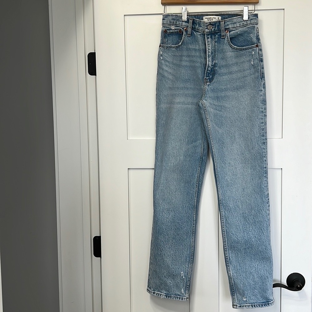 NWT Abercrombie & Fitch 90s Straight Ultra High Rise Jean 26R